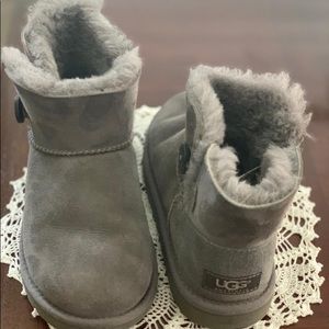 grey ugg booties.